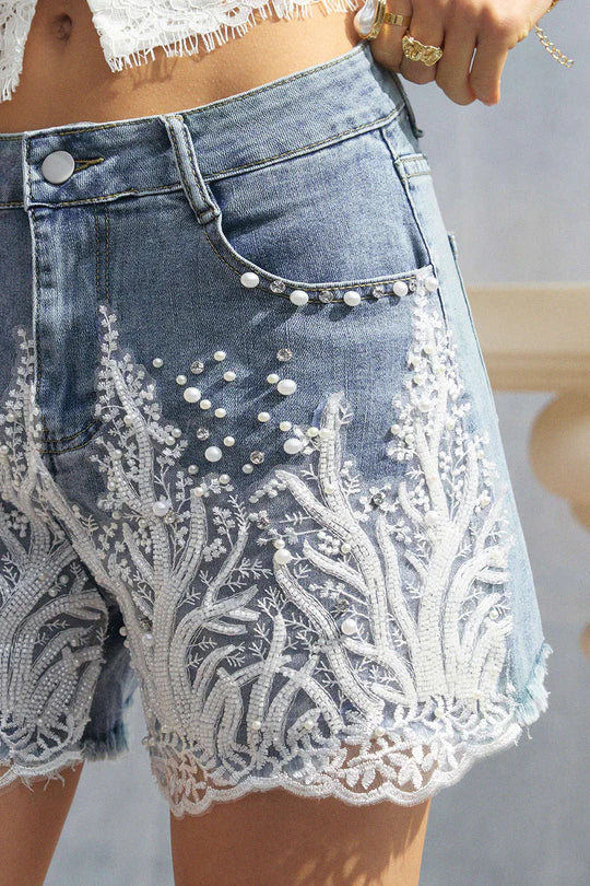 Short in Denim Patchwork con Dettagli in Pizzo