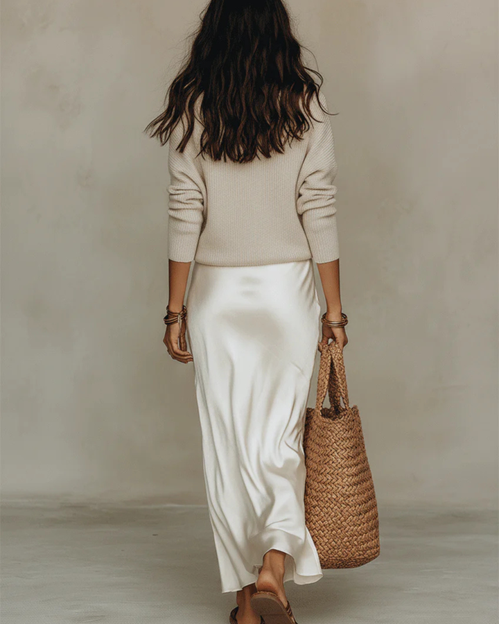 Juliette | Completo abito satinato con maglione leggero