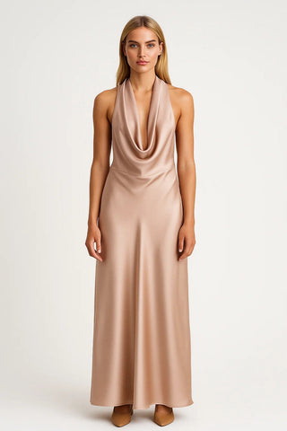 Elegante Maxi Abito con Scollo Halter e Scollo a Cascata