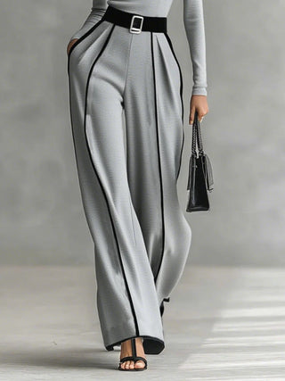 Adèle | Set con colletto alto, rifiniture bianche e pantaloni larghi
